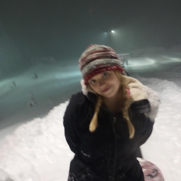 Meet your Posher, Aiya - Picture 1 of 1